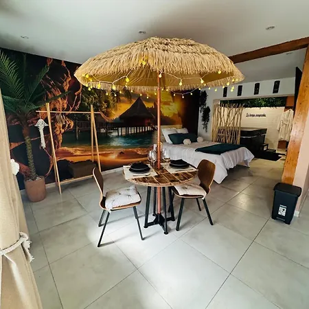 Escapade Romantique, Jacuzzi, Sauna, A 900m *