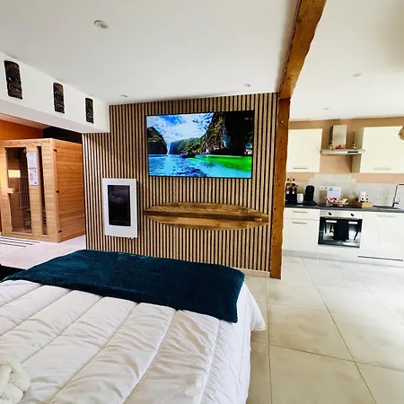 Ferienhaus Escapade Romantique, Jacuzzi, Sauna, A 900m