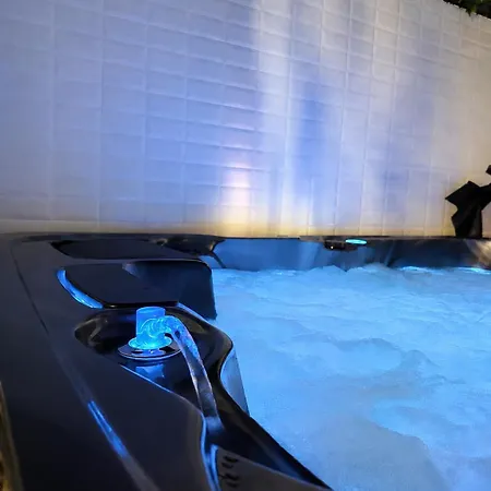 Escapade Romantique, Jacuzzi, Sauna, A 900m * Grand-Fort-Philippe